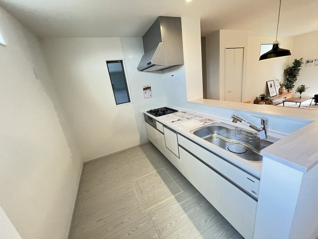 【キッチン】 | 福岡市東区三苫4丁目3期　2号棟（全4棟）【仲介手数料無料・0円】 | 現地写真。