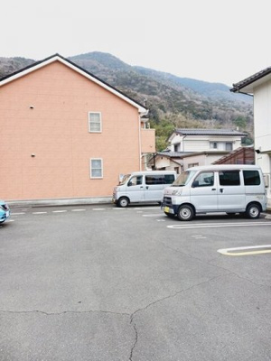 【駐車場】 | セーバリー・フォレスト | 駐車場があるので、車を買う予定の方も安心です