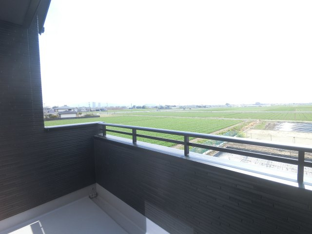 三養基郡みやき町大字白壁2期　７号棟のバルコニー|開放的で明るい空間を演出してくれるバルコニーです