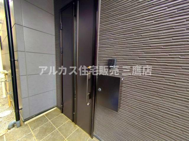 小金井市東町１丁目 西武多摩川線 新小金井駅 新築戸建の玄関