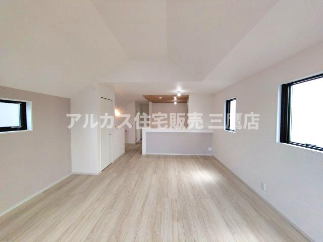 小金井市東町１丁目 西武多摩川線 新小金井駅 新築戸建の居間・リビング
