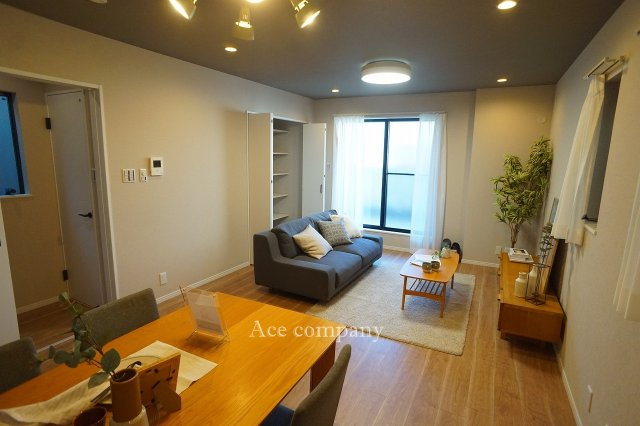 【居間・リビング】 | 東成区大今里南5丁目 | 【LDK：ゆったり約17.8帖】レースカーテン付きです☆