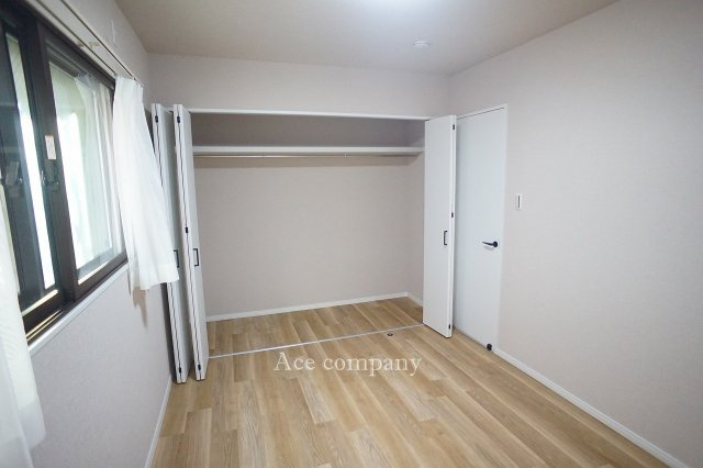 【寝室】 | 東成区大今里南5丁目 | 【1階：洋室6帖】大容量のクローゼット完備です！
