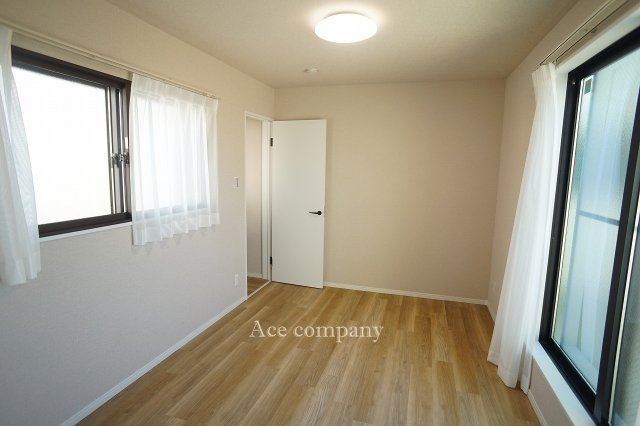 【子供部屋】 | 東成区大今里南5丁目 | 【3階：洋室4.1帖】3階のワイドバルコニーに面したお部屋です☆