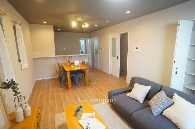 【居間・リビング】 | 東成区大今里南5丁目 | 【LDK：ゆったり約17.8帖】L・D・Kの3面に床暖房完備です☆