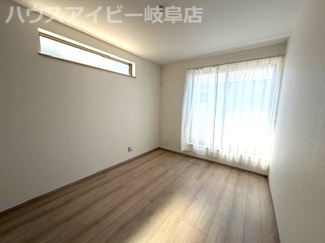 【洋室】 | 岐阜市近島新築建売全2棟！庭付き！お車並列3台可能！島小学校まで徒歩10分！長期優良住宅♪ | 岐阜市近島新築建売全2棟！庭付き！お車並列3台可能！島小学校まで徒歩10分！長期優良住宅♪