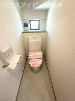 【トイレ】 | 岐阜市近島新築建売全2棟！庭付き！お車並列3台可能！島小学校まで徒歩10分！長期優良住宅♪ | 岐阜市近島新築建売全2棟！庭付き！お車並列3台可能！島小学校まで徒歩10分！長期優良住宅♪