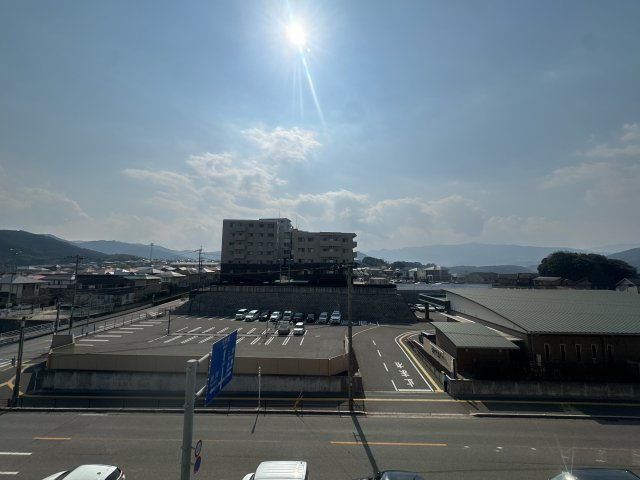 【展望】 | サンリヤン博多南☆仲介手数料無料☆ | JR博多南駅まで徒歩圏内。博多駅まで1駅約8分と、毎日の通勤・通学にゆとりが生まれます。駅周辺にはスーパーやドラッグストアも充実し、お仕事帰りのお買い物にも困らない便利な立地です。
