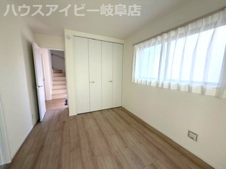 【洋室】 | 岐阜市近島新築建売全2棟！庭付き！お車並列3台可能！島小学校まで徒歩10分！長期優良住宅♪ | 岐阜市近島新築建売全2棟！庭付き！お車並列3台可能！島小学校まで徒歩10分！長期優良住宅♪