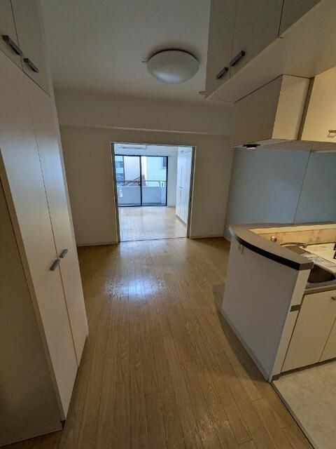 ユタカローズガーデン（Ａ－０１２）の居間・リビング