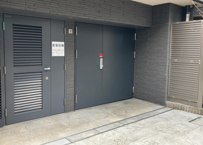 【設備】 | クリオレジダンス八王子ザ・マークス | 共有部分は、住民なら誰もが使える設備のこと。例えば駐車場やエレベーター、インターネット設備、セキュリティ設備などがあります。他にも、マンションの廊下・外部階段やエントランス・ゴミ置き場などがあります。