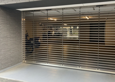 【駐車場】 | クリオレジダンス八王子ザ・マークス | 車一台あたりに必要なスペースは、標準サイズの普通自動車で横幅2m50cm、長さ5mは必要になります。ただし、乗降のことも考慮して横幅3m30cm、長さ5m50cmほどは確保できるところを選びましょう。