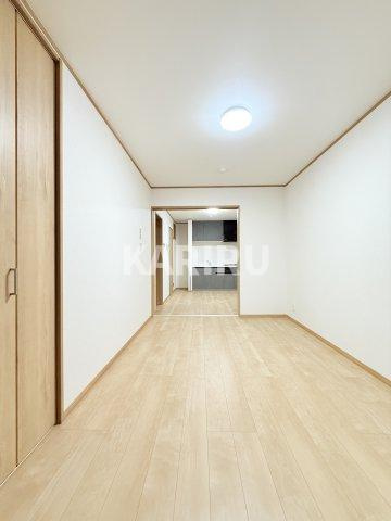 STABLE SHOJIHIGASHI (ステーブル小路東)の居間・リビング