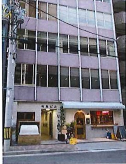 布亀ビルの外観