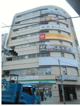 現代茨木市駅前ビルの外観