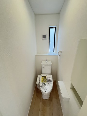 【内装】 | 福岡市早良区賀茂2丁目第6　1号棟（全1棟）【仲介手数料無料・0円】 | 施工例。2階にもトイレです。施工例は完成時と異なる場合があります。