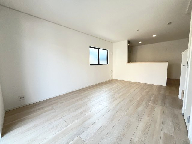 【内装】 | 福岡市早良区賀茂2丁目第6　1号棟（全1棟）【仲介手数料無料・0円】 | 施工例。リビングです。施工例は完成時と異なる場合があります。