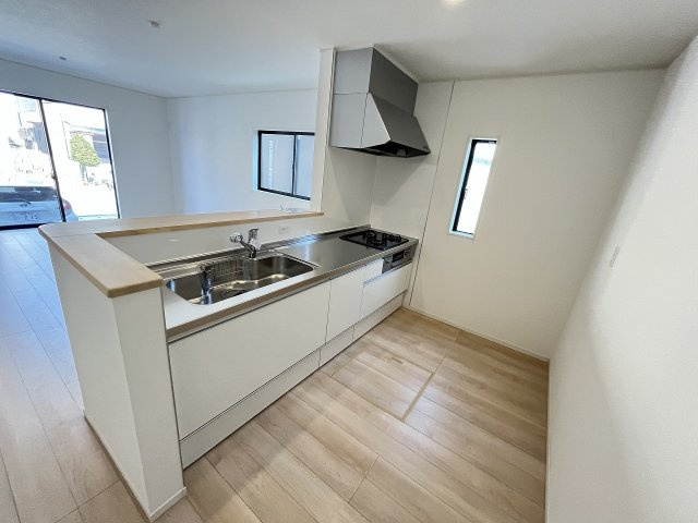 【キッチン】 | 福岡市早良区賀茂2丁目第6　1号棟（全1棟）【仲介手数料無料・0円】 | 施工例。施工例は完成時と異なる場合があります。