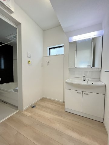 【洗面所】 | 福岡市早良区賀茂2丁目第6　1号棟（全1棟）【仲介手数料無料・0円】 | 施工例。施工例は完成時と異なる場合があります。