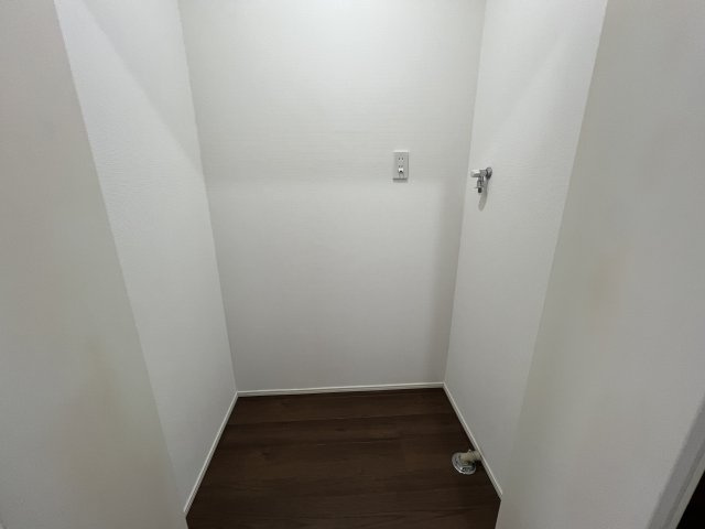 南側が線路なので陽当たりは確約！！二重サッシで音も気にならないGOODな中古戸建【リフォーム】保土ヶ谷区岩崎町中古戸建のランドリースペース