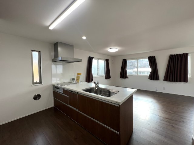 南側が線路なので陽当たりは確約！！二重サッシで音も気にならないGOODな中古戸建【リフォーム】保土ヶ谷区岩崎町中古戸建のキッチン|お料理しやすいキッチンです