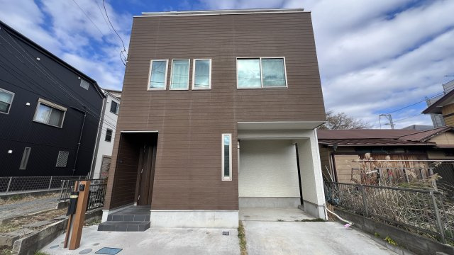 南側が線路なので陽当たりは確約！！二重サッシで音も気にならないGOODな中古戸建【リフォーム】保土ヶ谷区岩崎町中古戸建