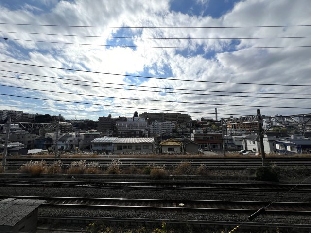 南側が線路なので陽当たりは確約！！二重サッシで音も気にならないGOODな中古戸建【リフォーム】保土ヶ谷区岩崎町中古戸建の展望