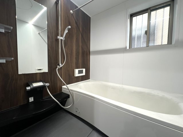 南側が線路なので陽当たりは確約！！二重サッシで音も気にならないGOODな中古戸建【リフォーム】保土ヶ谷区岩崎町中古戸建の浴室|ゆったり過ごせるお風呂です