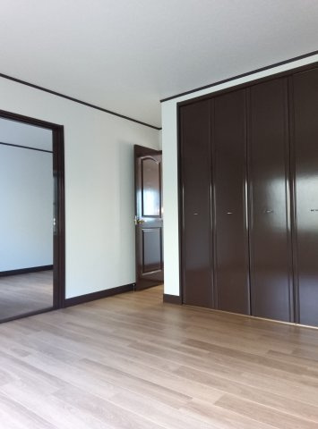 岡本七丁目戸建の居間・リビング