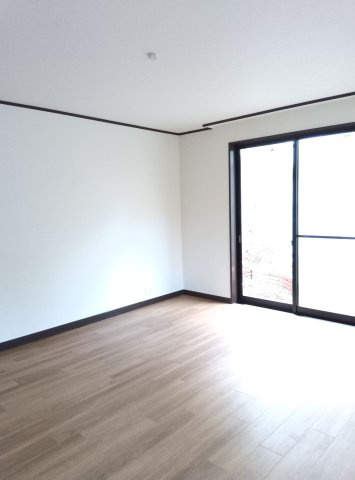 岡本七丁目戸建の居間・リビング