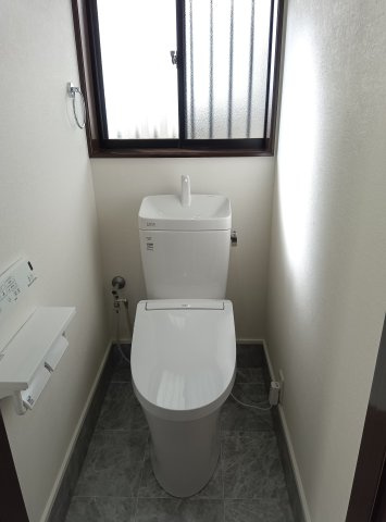 岡本七丁目戸建のトイレ