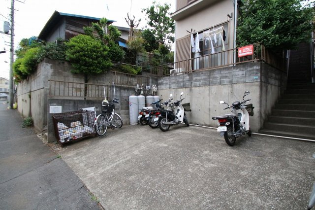 エンゼルハイムのその他共用部分|バイク駐輪可能。お気軽にお問い合わせください。