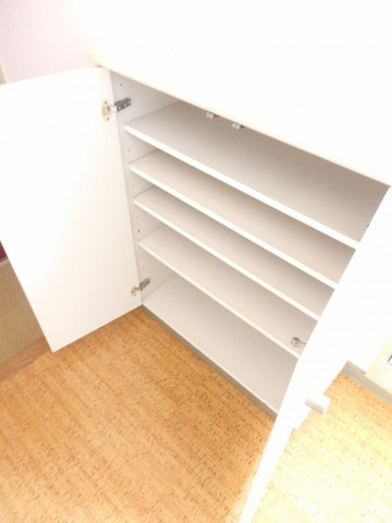 ウィステリアビューの玄関