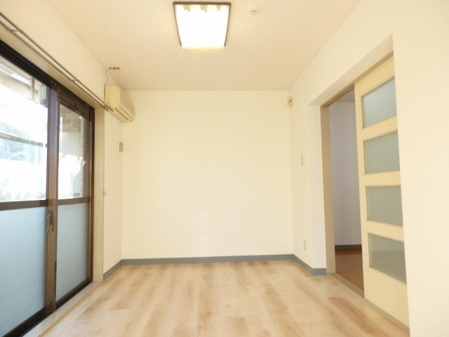 ウィステリアビューの居間・リビング|別号室