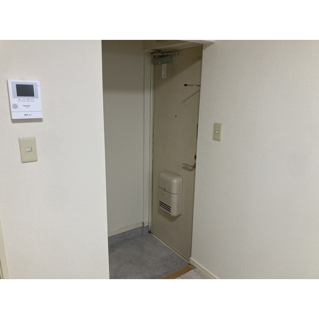 田中ハイツG棟の玄関