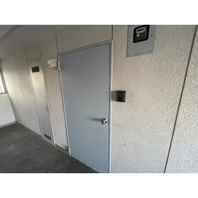 宮前ビルの玄関