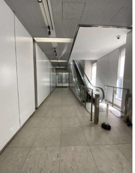 中之島ＳＨビルのロビー