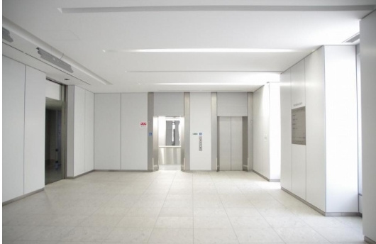 中之島ＳＨビルのロビー