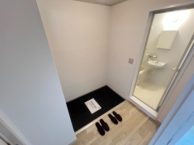 ハイツホワイトの玄関|明るい玄関です