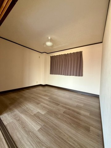 センチュリー21の洋室|個人の部屋や寝室として使える洋室です