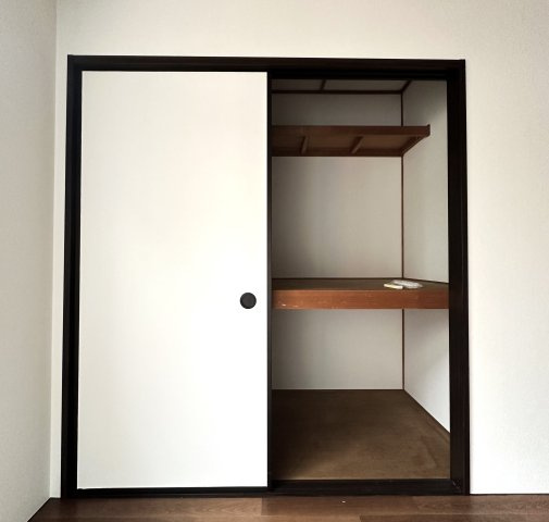 野辺ハイツEの収納|奥行きがありたくさん収納できます