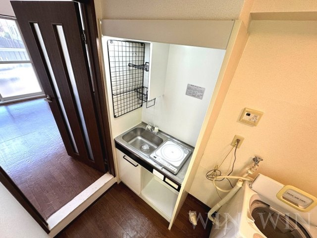 ウイングコート東小池 B棟のキッチン|イメージ（同建物内別部屋の写真です）