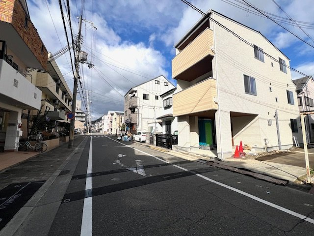 神戸市長田区西代通3丁目新築戸建ての前面道路含む現地写真