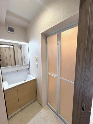 神戸市長田区西代通3丁目新築戸建ての独立洗面台