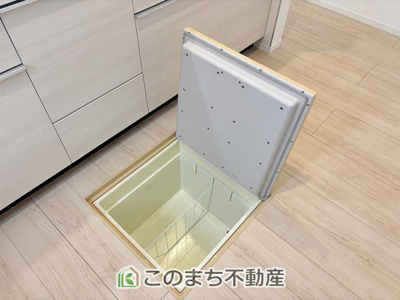 【収納】 | CRADLEGARDEN日光市豊田第3　1号棟 | 床下収納は意外と容量があり、日常のストックにも大活躍です♪外水栓はアウトドアやガーデニング、車のお手入れにも活躍します。