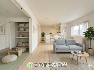 【居間・リビング】 | CRADLEGARDEN日光市豊田第3　1号棟 | 開放感のある広々としたリビング☆家族みんなでゆったりくつろげます♪
家具・什器・調度品・植栽・カーテンなどはCG加工しております。販売価格には含まれません。