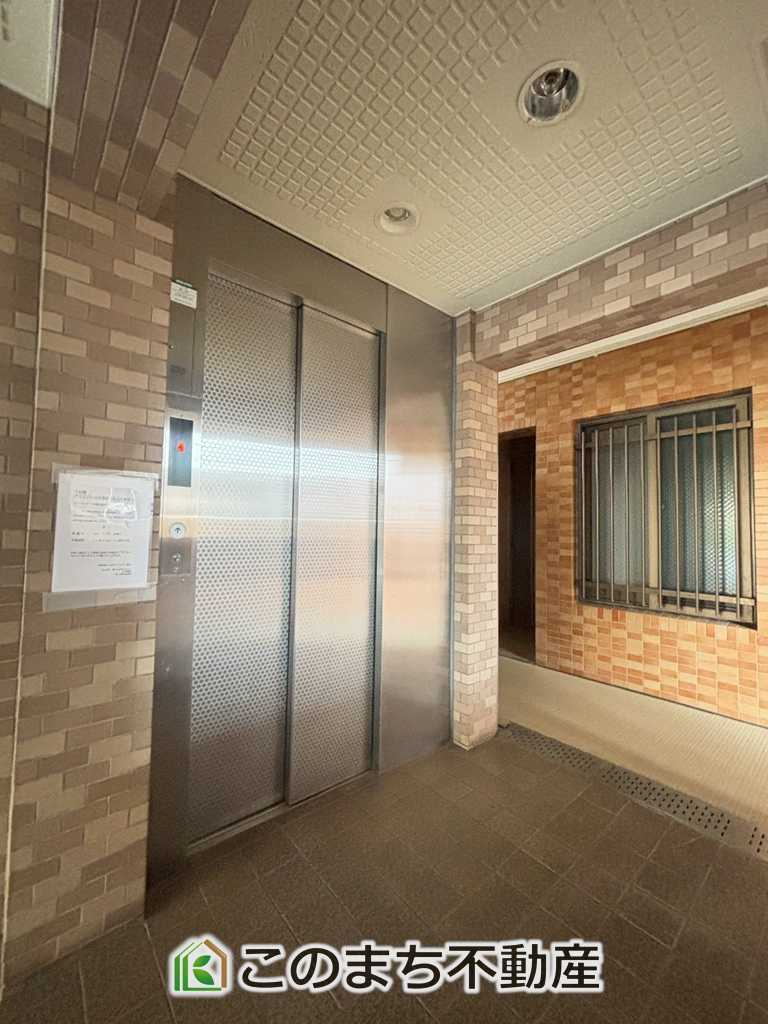 ダイアパレス自治医大6番館のその他共用部分|エレベーター付きマンションで上階への移動もスムーズ。荷物が多い日やお出かけの際にも便利です。