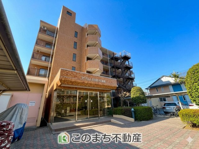 ダイアパレス自治医大6番館の外観|"本日ご内覧できます(*^^*)
お電話でのお問合せが非常にスムーズです！
現地直接集合のお待ち合わせも大丈夫です！
お気軽にお問合せ下さい(^^)/"