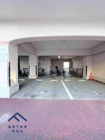 赤坂ハウスの駐車場