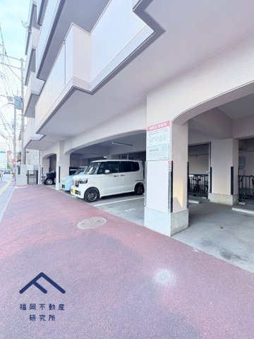 赤坂ハウスの駐車場